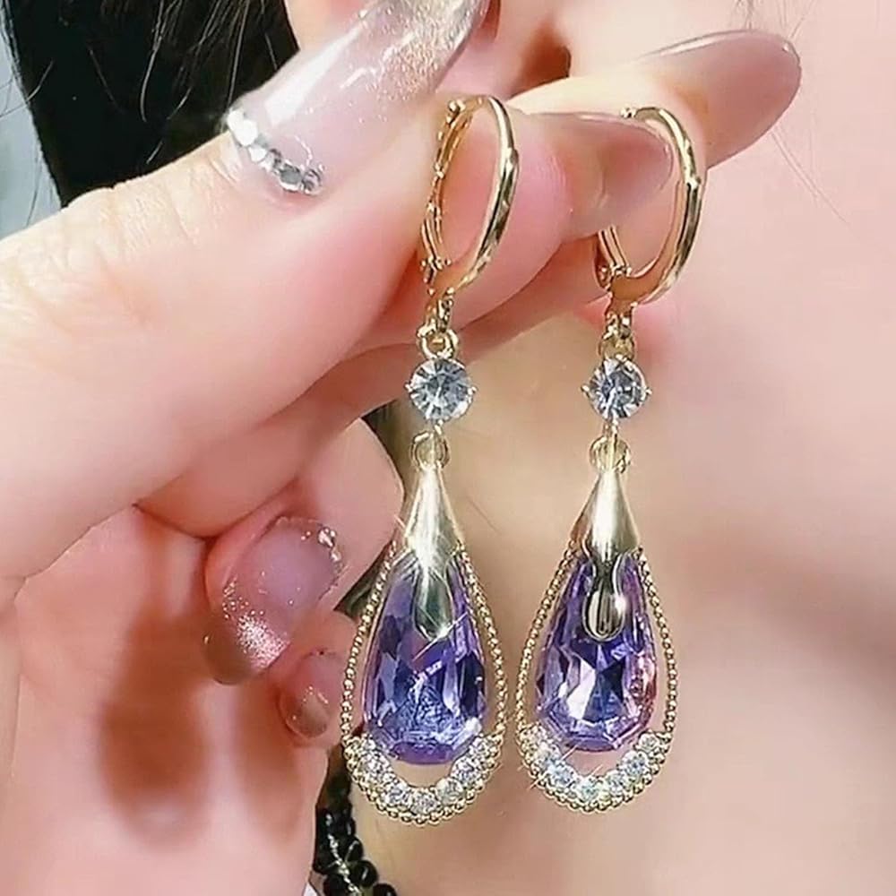 Boucles d'Oreilles
Cristal Émeraude
Goutte de lumière dorée ✨