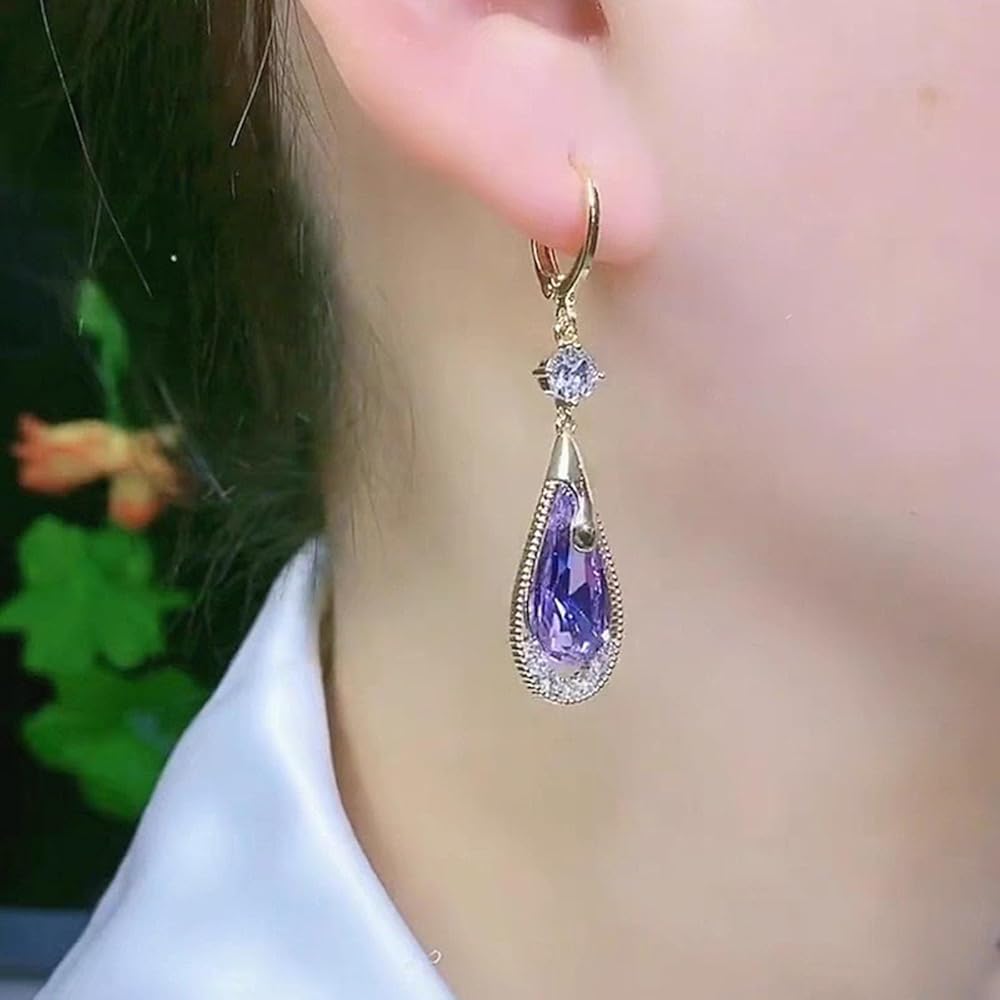 Boucles d'Oreilles
Cristal Émeraude
Goutte de lumière dorée ✨